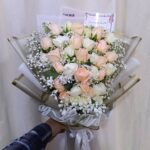 ورد ابيض وكريمي طبيعي